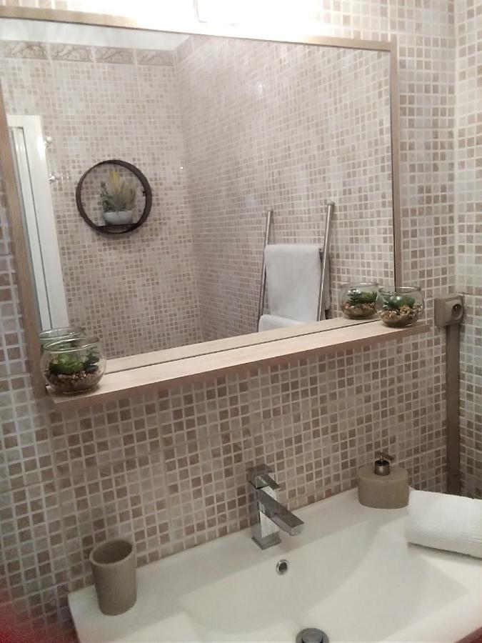 Le Petit Patio Bed & Breakfast Aigues-Mortes Dış mekan fotoğraf