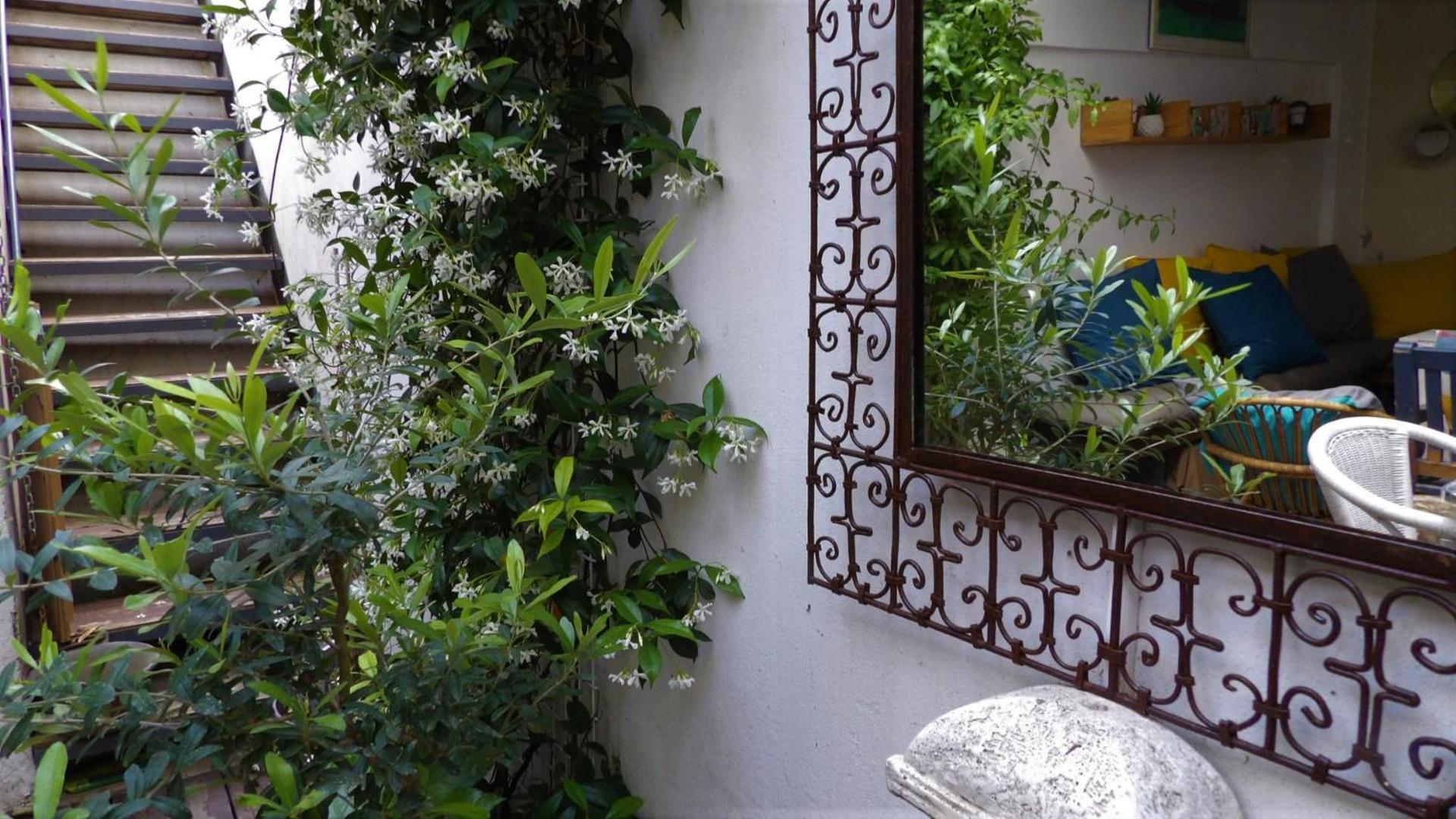 Le Petit Patio Bed & Breakfast Aigues-Mortes Dış mekan fotoğraf